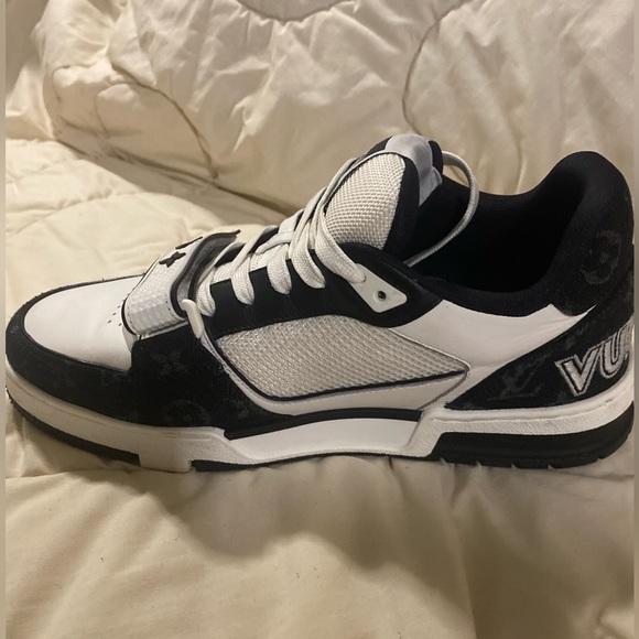 Louis Vuitton sneakers - Picture 2 of 6